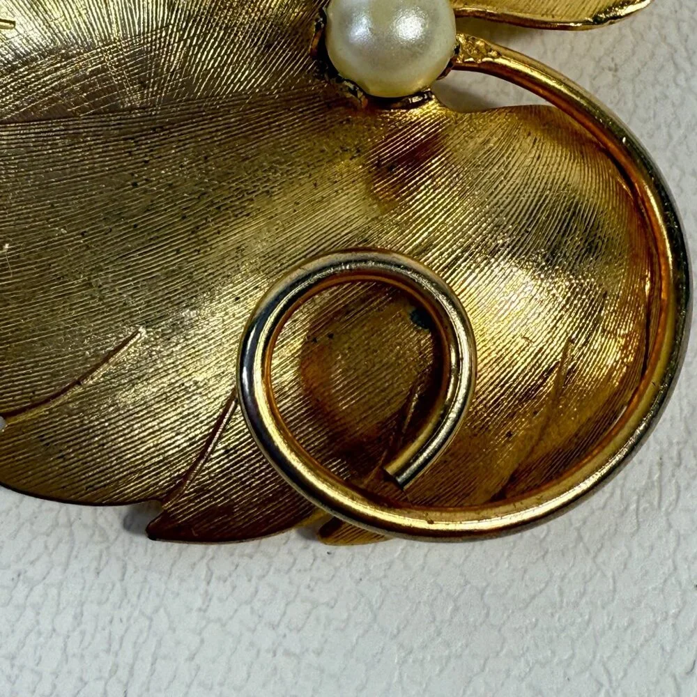 Vintage Leaf Brooch Gold-Tone Faux‎ Pearl Statement Retro